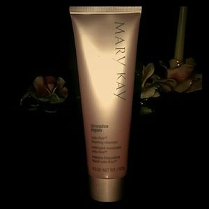Mary Kay volu-firm Foaming Cleanser